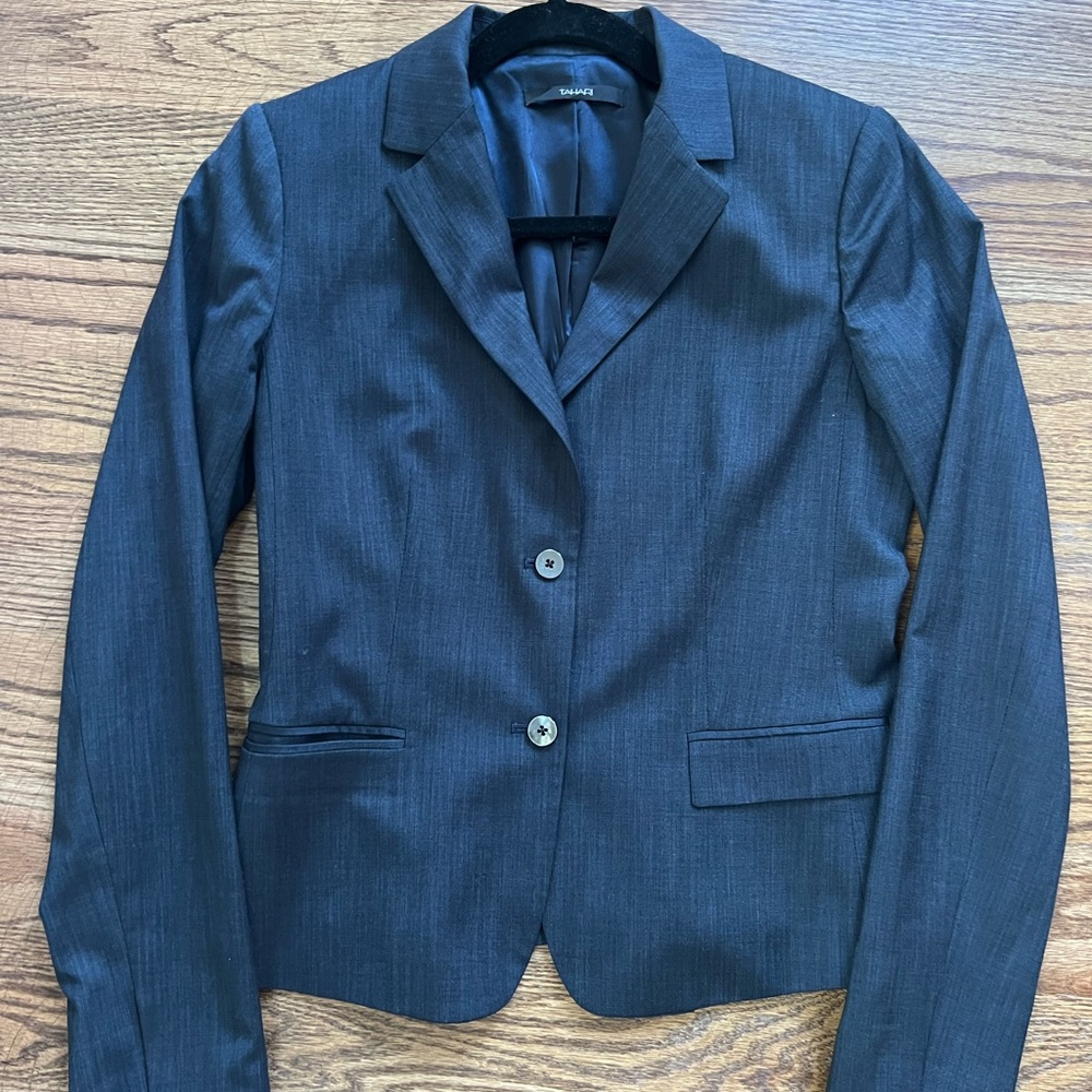 Ladies navy blue Tahari suit - skirt and jacket